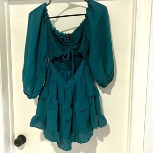 M 
Blue dress
Windsor